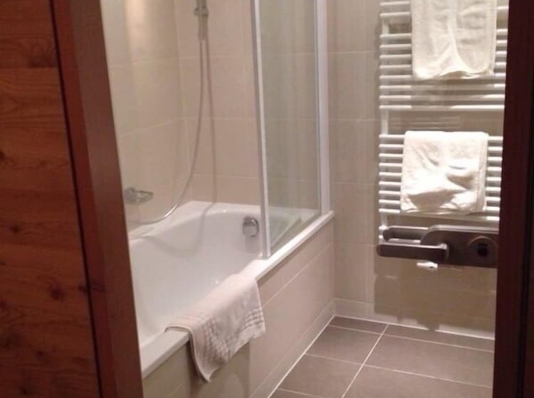 ファミリールーム, Bäckelar Wirt Superior