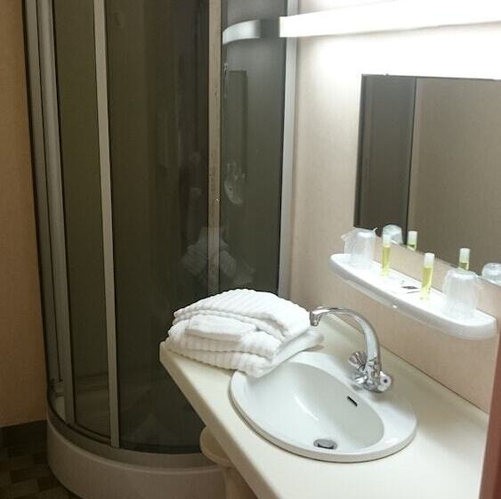 غرفة قياسية مزوَّدة بتراس, Brit Hotel Du Ban