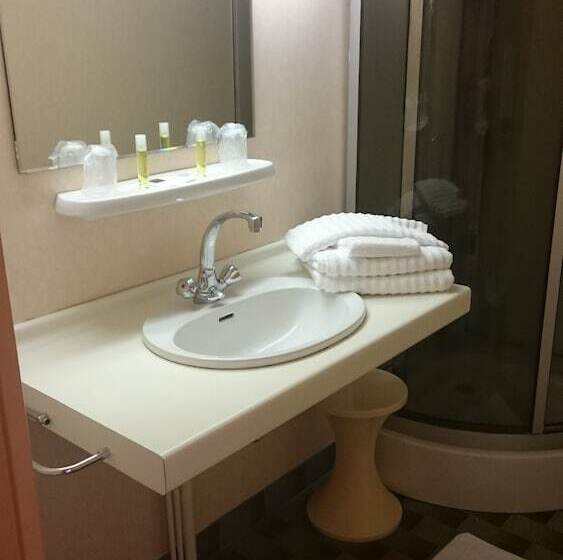 غرفة قياسية مزوَّدة بتراس, Brit Hotel Du Ban