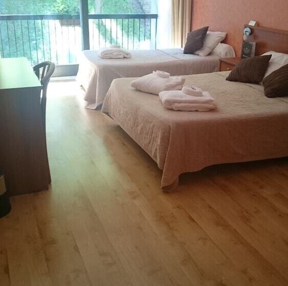 غرفة قياسية ثلاثية, Brit Hotel Du Ban