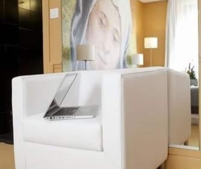 اتاق راحتی, Cecyl Reims Centre