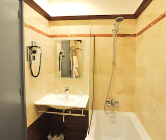 חדר סופריור, Des Falaises