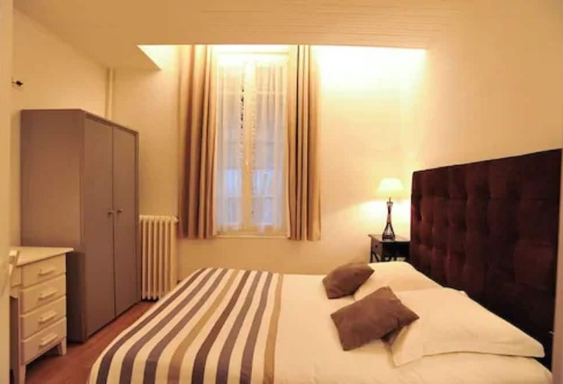 חדר סופריור, Des Falaises