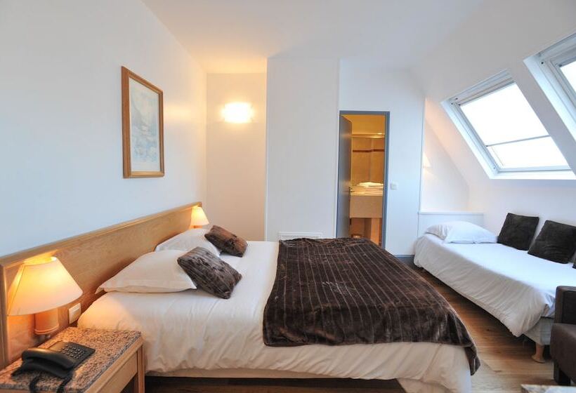 חדר סטנדרט לשלושה, Des Falaises