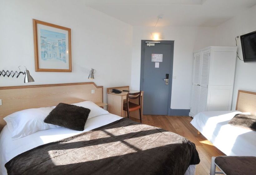 חדר סטנדרט לשלושה, Des Falaises