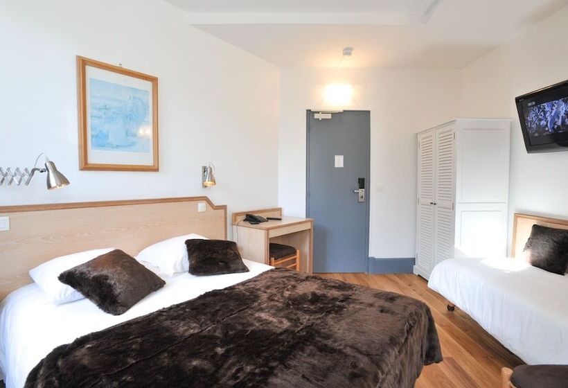 חדר סטנדרט לשלושה, Des Falaises