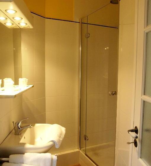 חדר סופריור, Des Falaises