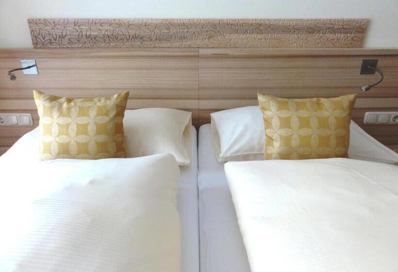 小型套房带阳台, Familiengasthof Maier