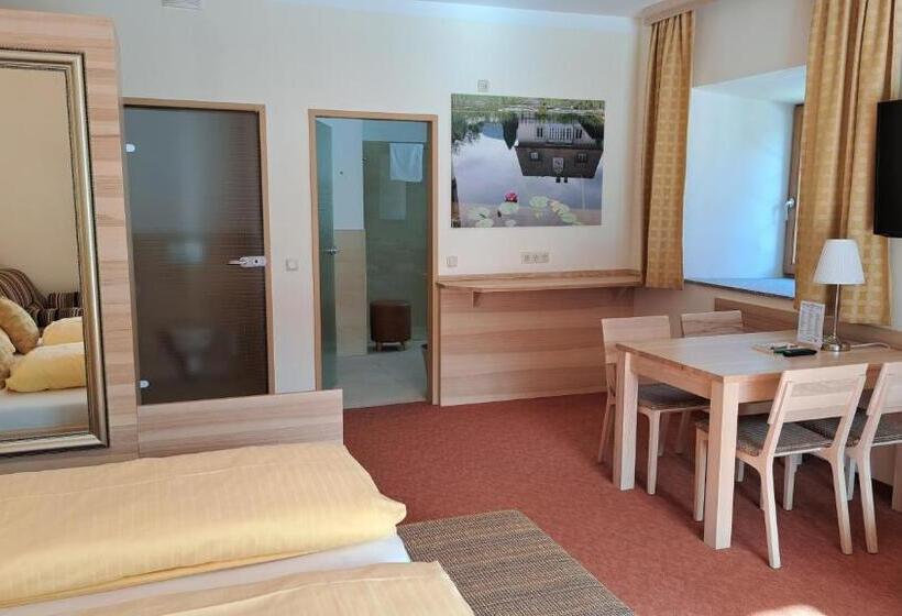 小型套房带阳台, Familiengasthof Maier