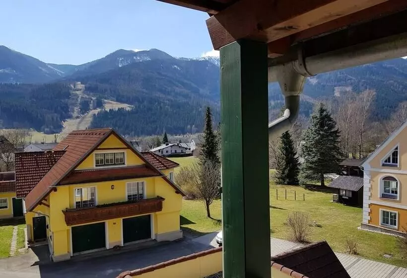 Perhehuone, Familiengasthof Maier