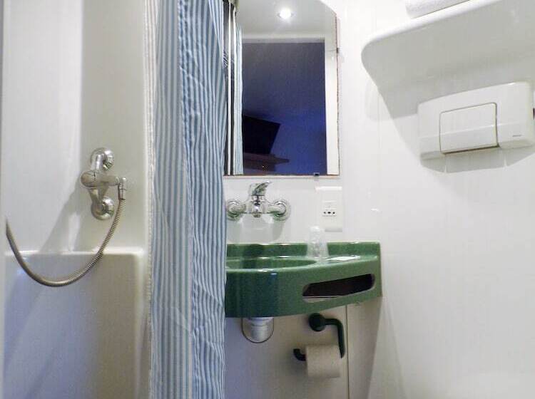 标准三人间, Stay Inn Poitiers