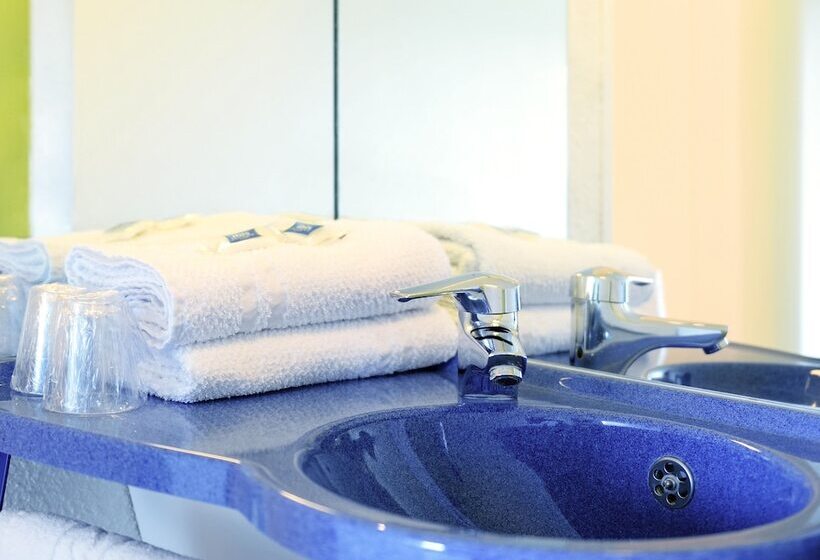 Номер Стандарт Трехместный, Ibis Budget Pouillyenauxois