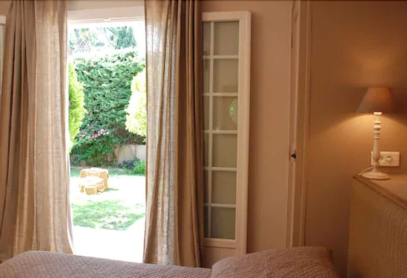Номер Стандарт Трехместный, Les Jardins De Cassis