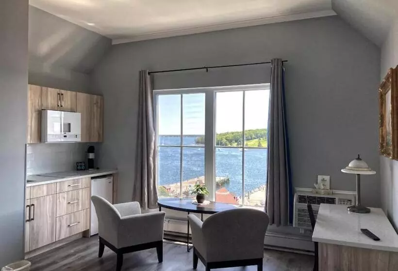 Superior-huone, Lunenburg Arms
