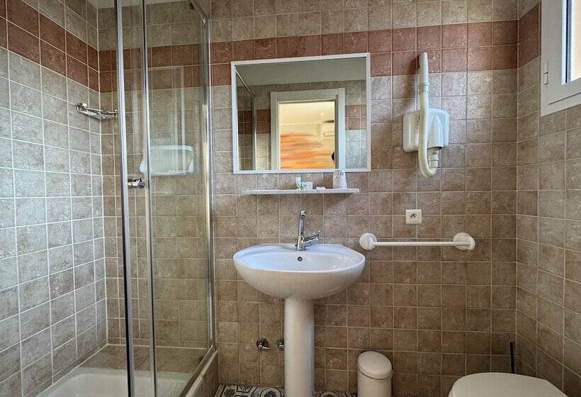 غرفة قياسية ثلاثية, Pavillon Imperial