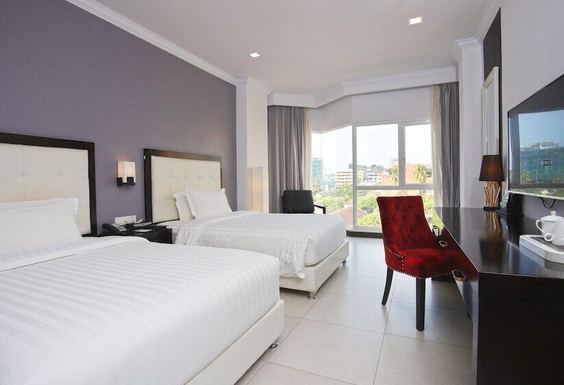 חדר דלוקס נוף לים, Queenco Hotel & Casino