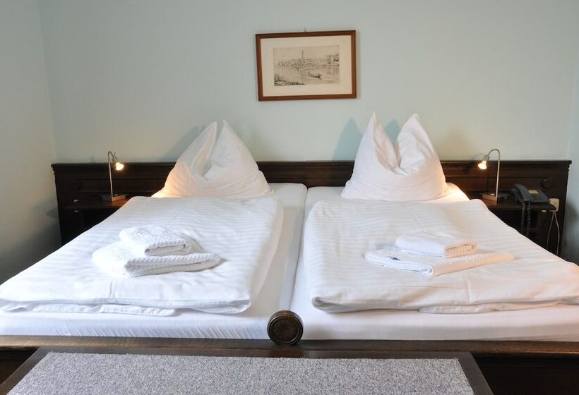 חדר סטנדרט לארבעה, Restaurant Moser Pöchlarn