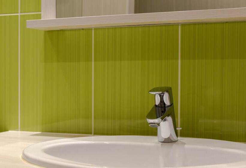 اتاق استاندارد سه نفره, The Originals City, Hôtel Des Lys, Dreux