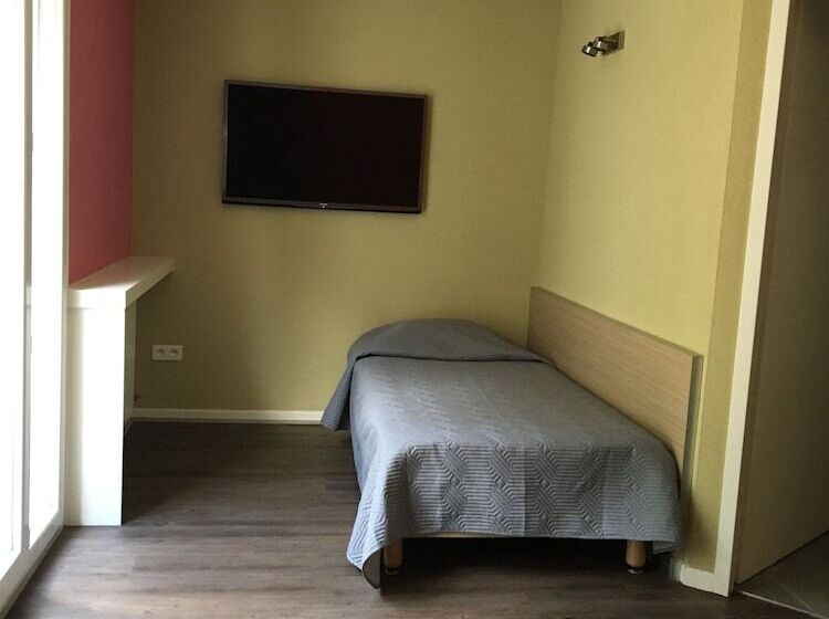 スタンダードトリプルルーム, Val De Saone Lyon Caluire Rillieux