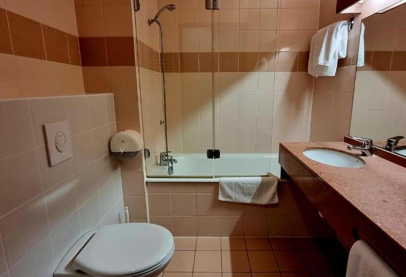 Family Room, Hôtel Siatel Besançon Chateaufarine