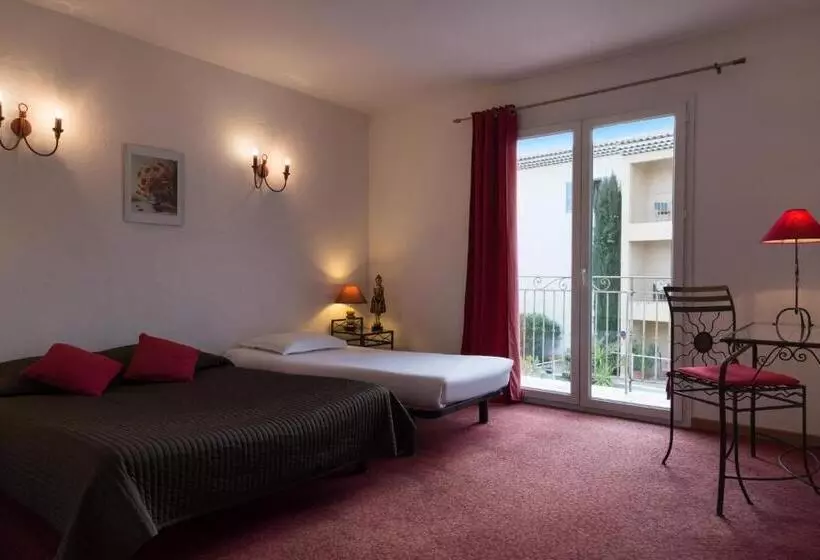 スタンダードトリプルルーム, The Originals City, Hôtel Le Village Provençal, Aixenprovence Nord