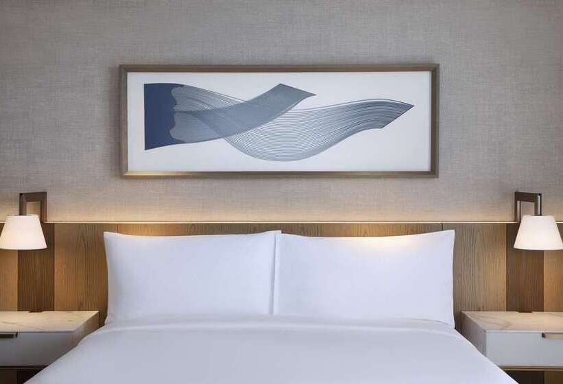 Standard Room King Bed Adapted for people with reduced mobility, Hilton Istanbul Bomonti Hotel & Conference Center