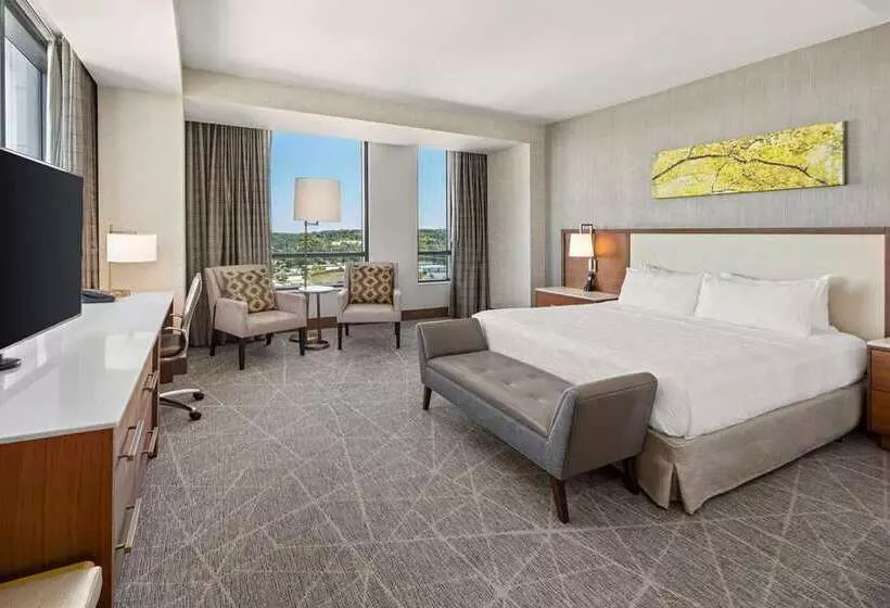 Standard Room King Bed Adapted for people with reduced mobility, Hilton Istanbul Bomonti Hotel & Conference Center