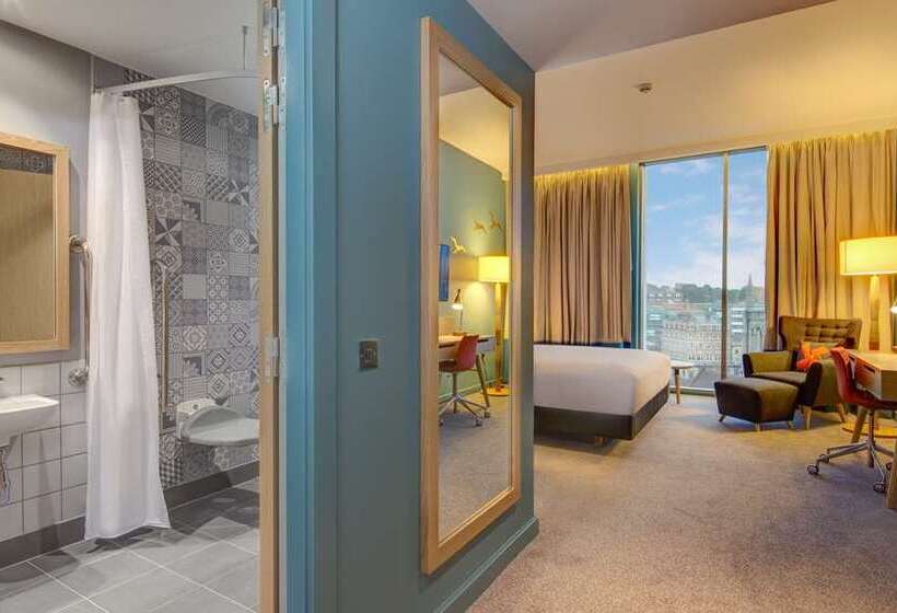 身障者適用キングサイズベッドルーム, Hilton Istanbul Bomonti Hotel & Conference Center