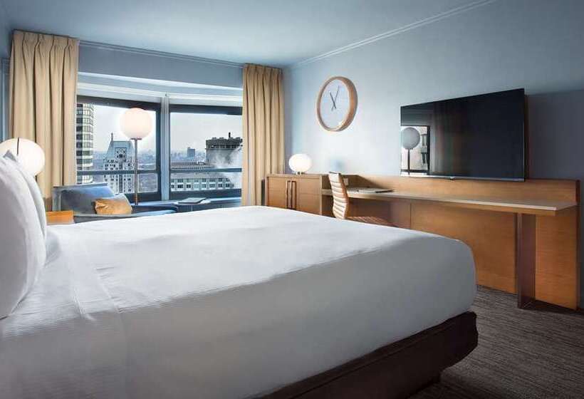 Standard Room King Bed Adapted for people with reduced mobility, Hilton Istanbul Bomonti Hotel & Conference Center