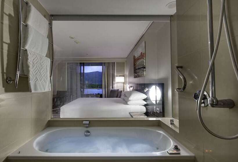 Suite King Bed, Hilton Istanbul Bomonti Hotel & Conference Center