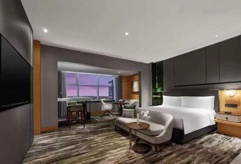 Executive Room King Size Bed, Hilton Istanbul Bomonti Hotel & Conference Center