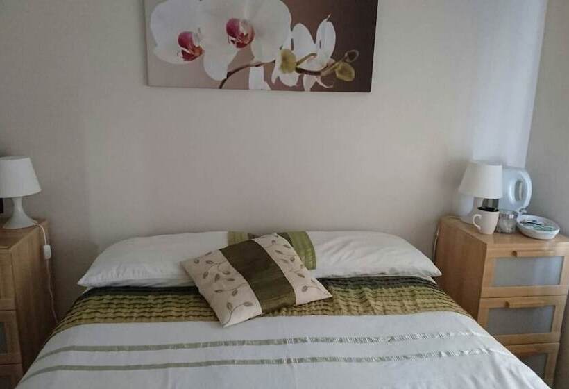 חדר קומפורט לשלושה, Apple House Guesthouse Heathrow Airport