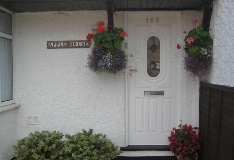 Номер Стандарт Трехместный, Apple House Guesthouse Heathrow Airport