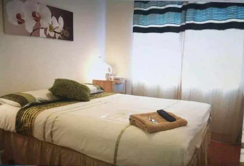 Standard Kolmen Hengen Huone, Apple House Guesthouse Heathrow Airport