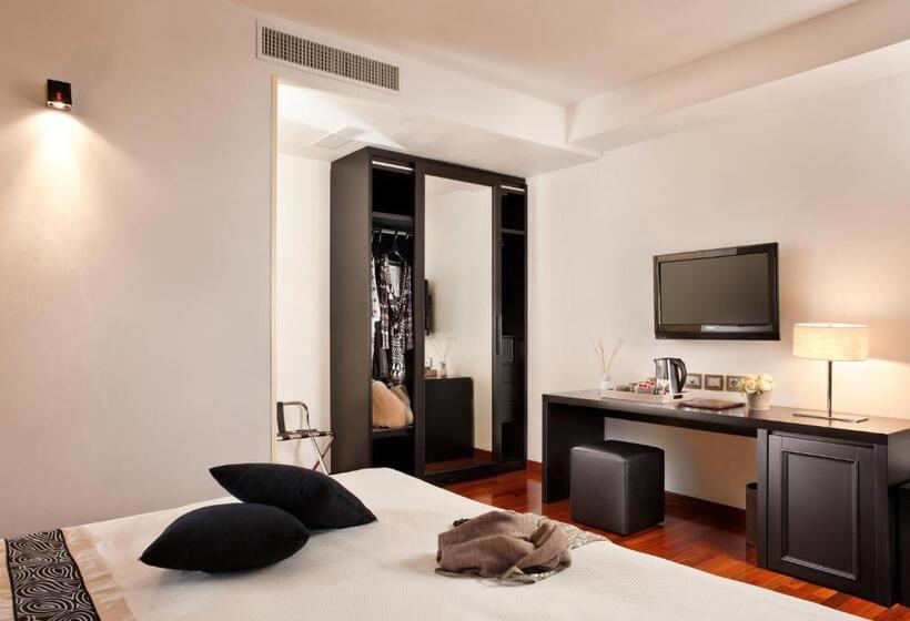 חדר דלוקס, Al Tezzon