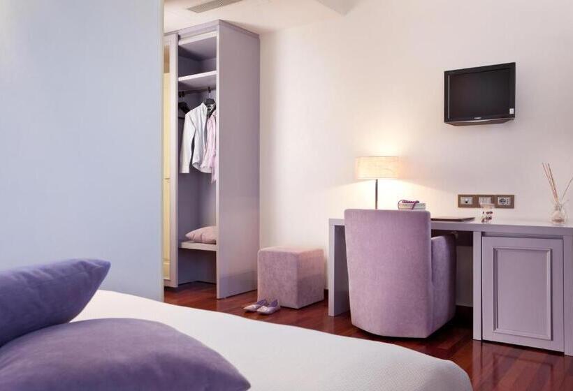 חדר דלוקס, Al Tezzon