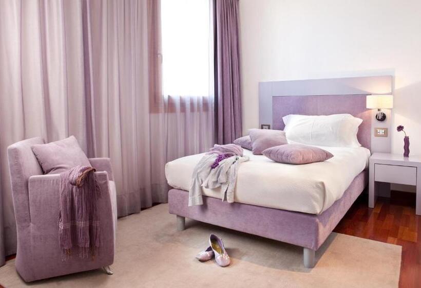 חדר דלוקס, Al Tezzon