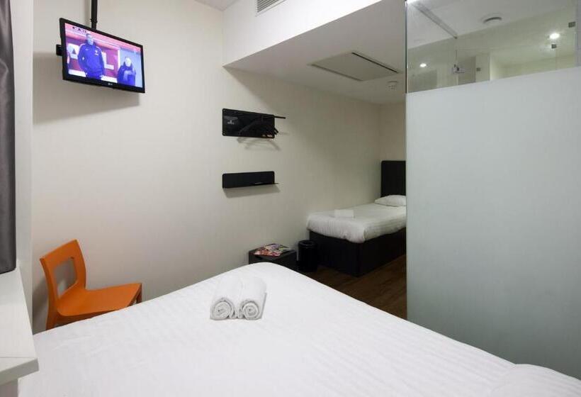 غرفة قياسية ثلاثية, Easyhotel The Hague City Centre