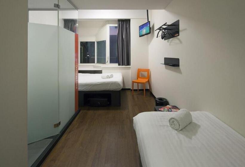 غرفة قياسية ثلاثية, Easyhotel The Hague City Centre