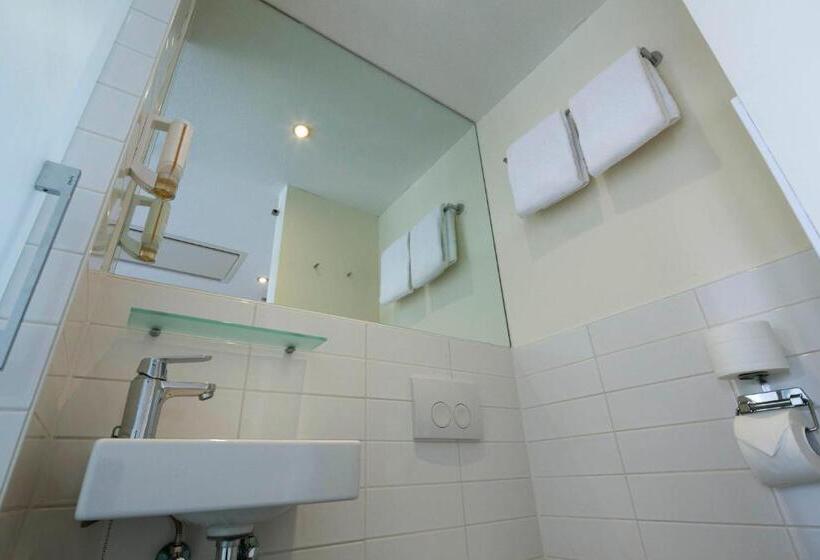 Семейный Номер, Easyhotel The Hague City Centre
