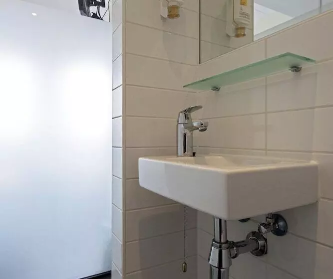 اتاق خانوادگی, Easyhotel The Hague City Centre