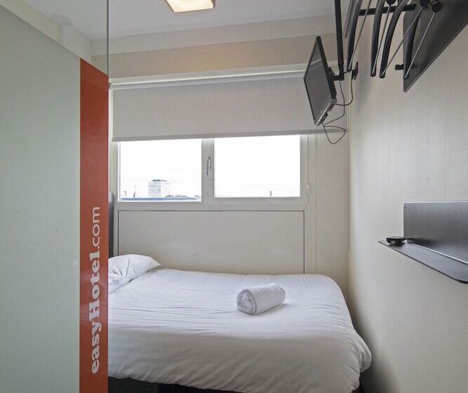 Номер Basic, Easyhotel The Hague City Centre