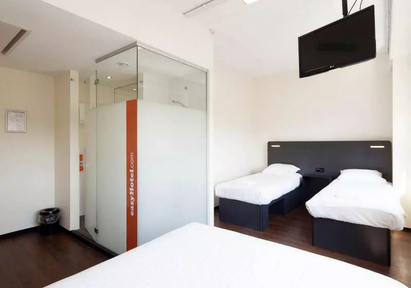 اتاق استاندارد سه نفره, Easyhotel The Hague City Centre