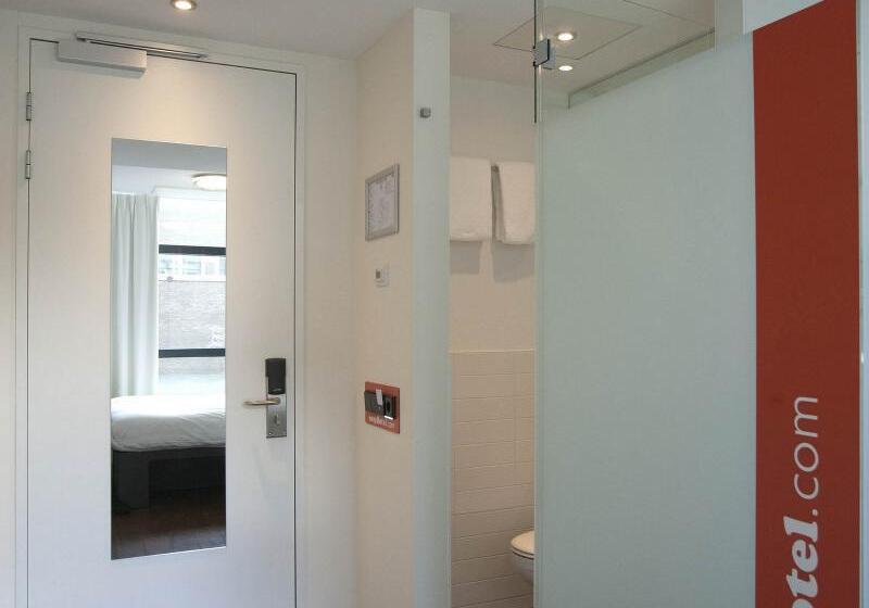 Номер Basic, Easyhotel The Hague City Centre