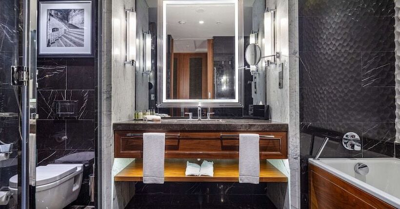 Executive Room, Hilton Istanbul Bomonti Hotel & Conference Center