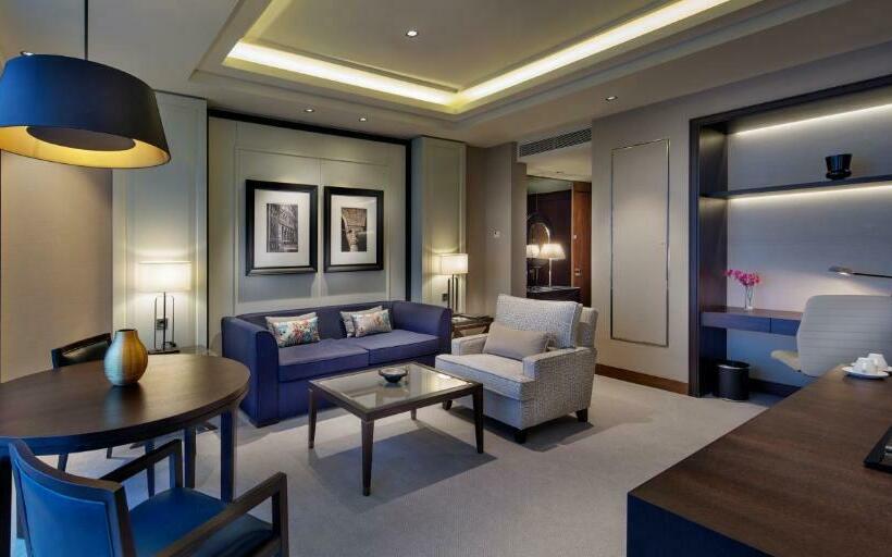 Executive Suite King Bed, Hilton Istanbul Bomonti Hotel & Conference Center