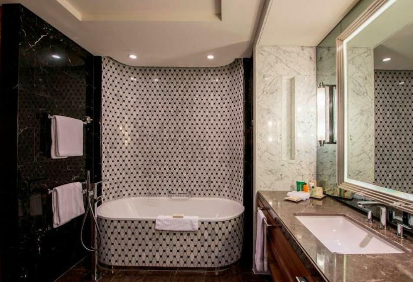 Executive Suite King Bed, Hilton Istanbul Bomonti Hotel & Conference Center