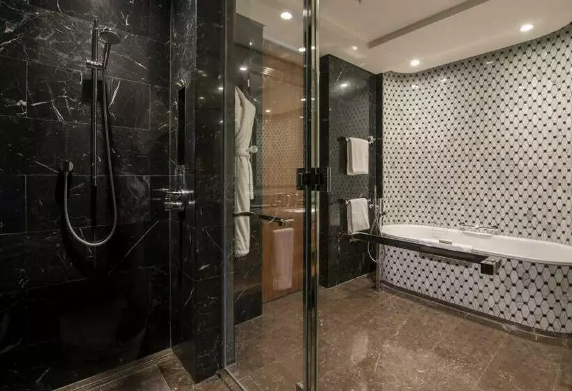 Executive Suite King Bed, Hilton Istanbul Bomonti Hotel & Conference Center
