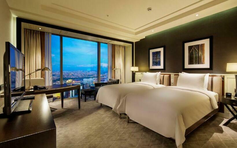Executive Room, Hilton Istanbul Bomonti Hotel & Conference Center