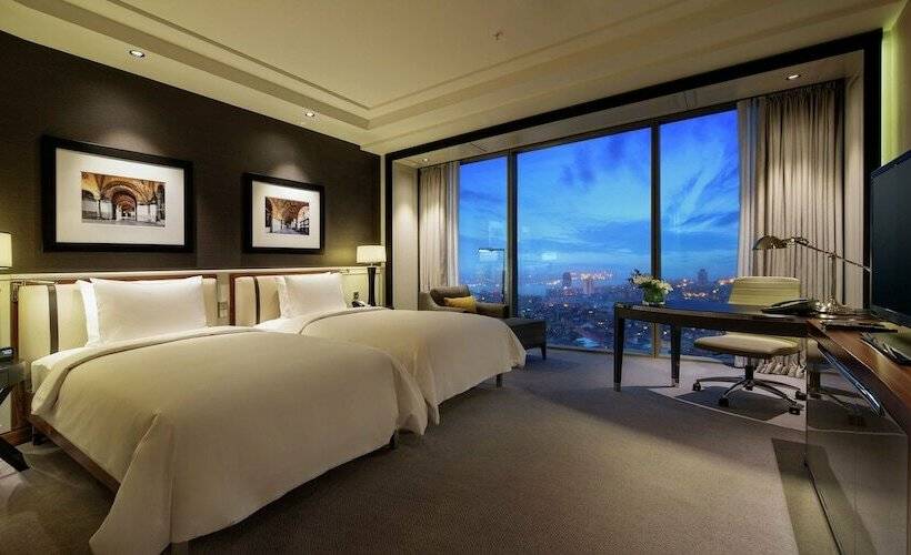 Executive Room, Hilton Istanbul Bomonti Hotel & Conference Center